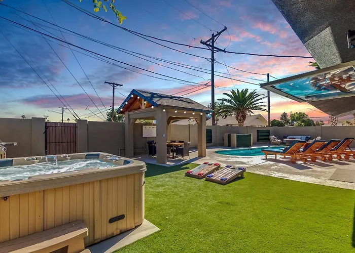Minutes To Old Town 4bdr/3ba Sports Bar Game Room! Holiday home *