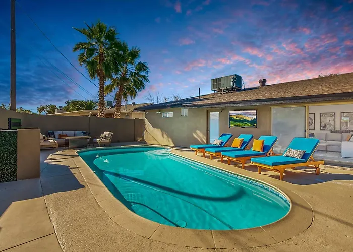 Minutes To Old Town 4bdr/3ba Sports Bar Game Room! Holiday home *