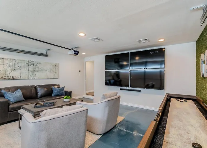 Minutes To Old Town 4bdr/3ba Sports Bar Game Room!
