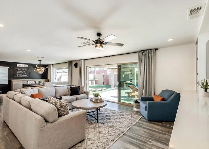 Minutes To Old Town 4bdr/3ba Sports Bar Game Room! Scottsdale
