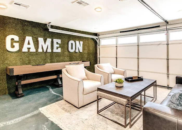 Minutes To Old Town 4bdr/3ba Sports Bar Game Room! Holiday home *
