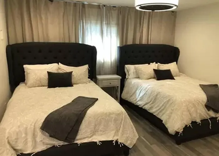 Minutes To Old Town 4bdr/3ba Sports Bar Game Room! Holiday home *